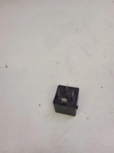 PRZEKAŹNIK ŚWIEC ŻAROWYCH AUDI VW SEAT 4H0951253A