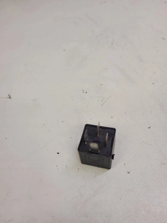 PRZEKAŹNIK ŚWIEC ŻAROWYCH AUDI VW SEAT 4H0951253A