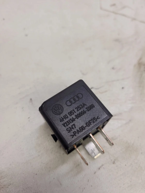 PRZEKAŹNIK ŚWIEC ŻAROWYCH AUDI VW SEAT 4H0951253A