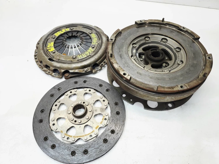 KOŁO DWUMASOWE SPRZĘGŁO AUDI A4 B8 A5 2.0 TDI TFSI 0B1105266AH 6/26