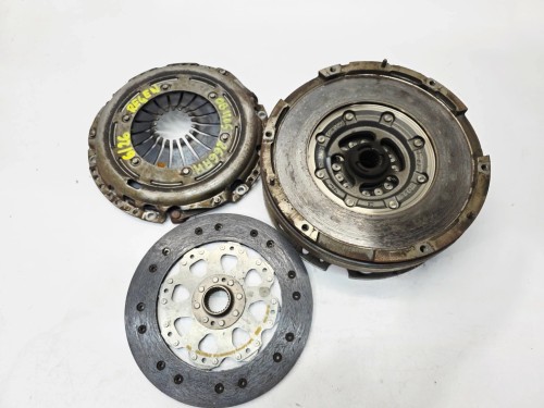 KOŁO DWUMASOWE SPRZĘGŁO AUDI A4 B8 A5 2.0 TDI TFSI 0B1105266AH 6/26
