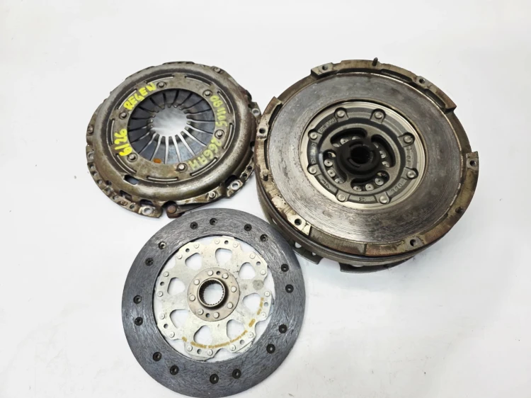 KOŁO DWUMASOWE SPRZĘGŁO AUDI A4 B8 A5 2.0 TDI TFSI 0B1105266AH 6/26