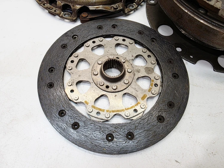 KOŁO DWUMASOWE SPRZĘGŁO AUDI A4 B8 A5 2.0 TDI TFSI 0B1105266AH 6/26