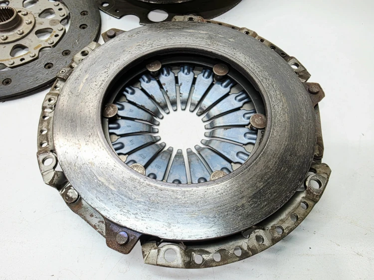 KOŁO DWUMASOWE SPRZĘGŁO AUDI A4 B8 A5 2.0 TDI TFSI 0B1105266AH 6/26