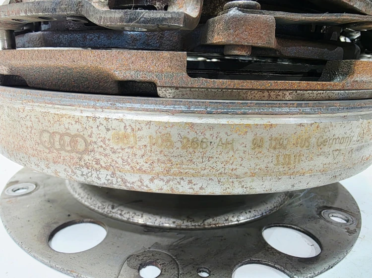 KOŁO DWUMASOWE SPRZĘGŁO AUDI A4 B8 A5 2.0 TDI TFSI 0B1105266AH 6/26
