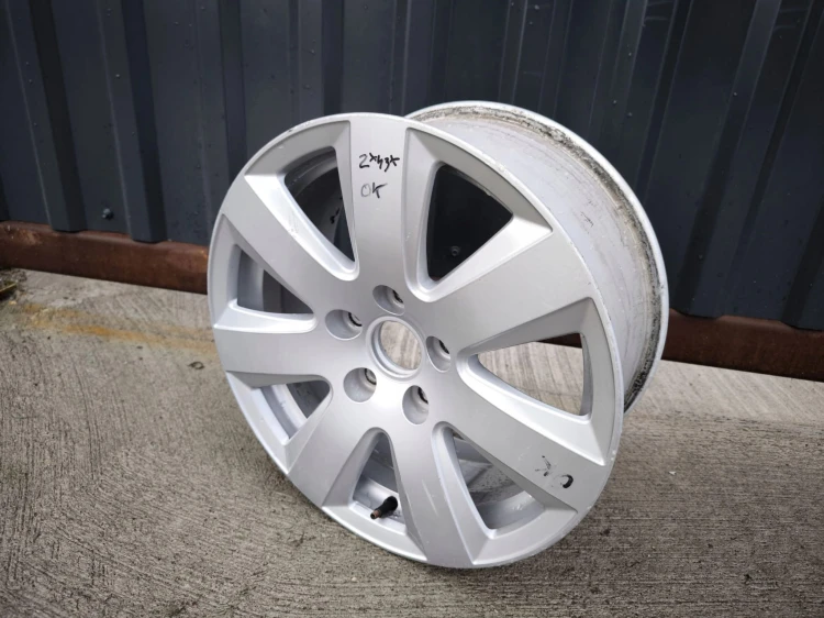 FELGA ALUMINIOWA AUDI A3 A4 A6 VW SKODA 7.0J R16 ET42 4F0601025AN Z*43* OK