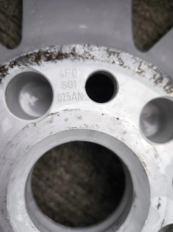 FELGA ALUMINIOWA AUDI A3 A4 A6 VW SKODA 7.0J R16 ET42 4F0601025AN Z*43* OK