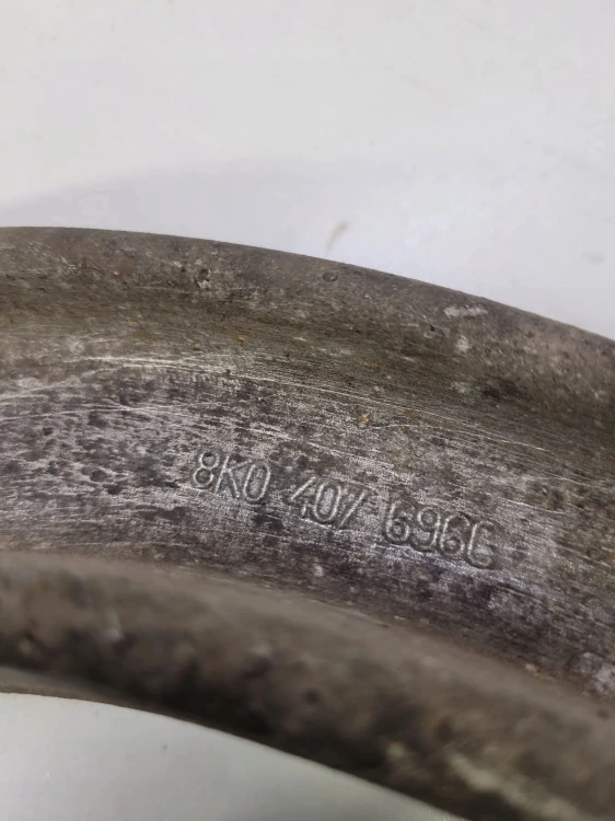 WAHACZ PRAWY PRZÓD AUDI A4 A5 Q5 8K0407696C MAŁY