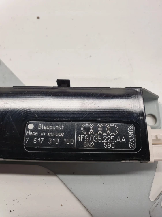 WZMACNIACZ ANTENOWY AUDI A3 A4 A6 4F9035225AA
