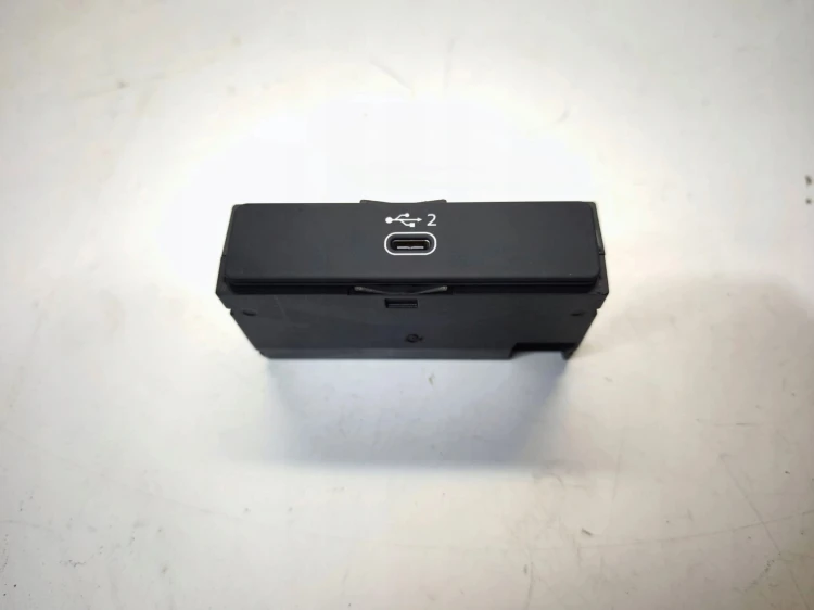 GNIAZDO PORT USB C ŁADOWARKI AUDI A4 B9 LIFT A5 8W 8W0035708A