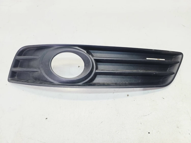 KRATKA ATRAPA ZDERZAKA LEWY PRZÓD AUDI A3 8P LIFT 8P0807681H 1/26