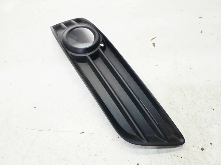 KRATKA ATRAPA ZDERZAKA LEWY PRZÓD AUDI A3 8P LIFT 8P0807681H 1/26