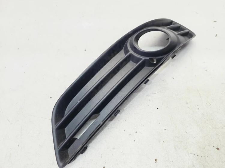 KRATKA ATRAPA ZDERZAKA LEWY PRZÓD AUDI A3 8P LIFT 8P0807681H 1/26