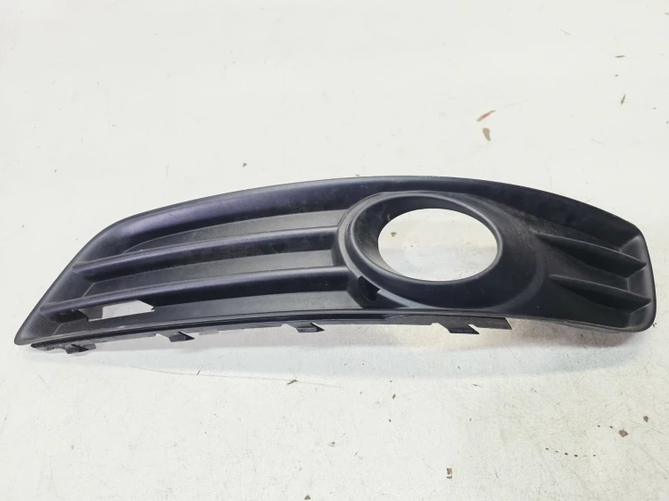 KRATKA ATRAPA ZDERZAKA LEWY PRZÓD AUDI A3 8P LIFT 8P0807681H 1/26