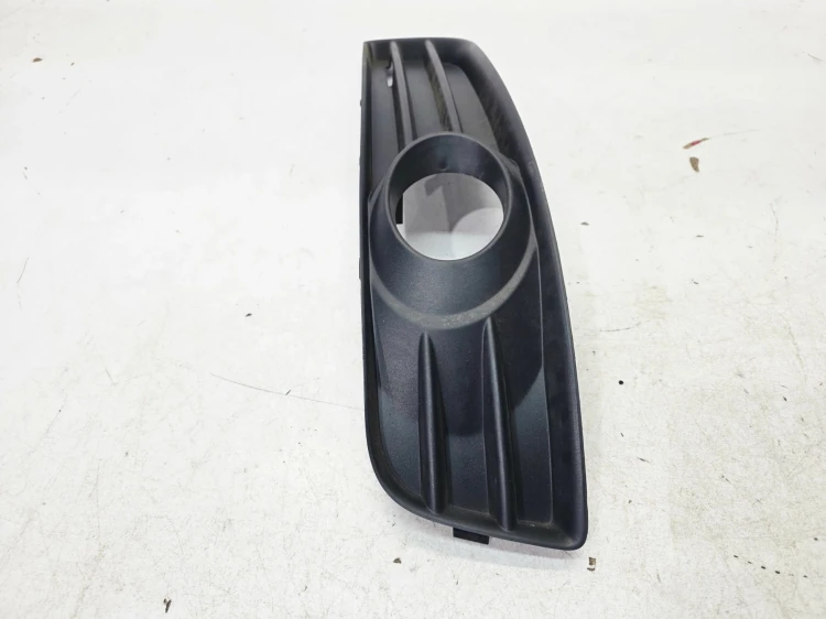KRATKA ATRAPA ZDERZAKA LEWY PRZÓD AUDI A3 8P LIFT 8P0807681H 1/26