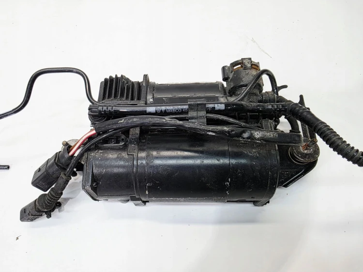 SPRĘŻARKA KOMPRESOR ZAWIESZENIA PNEUMATYKI AUDI Q7 4L 7L8616006C