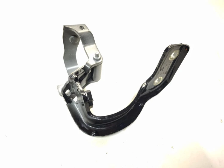 ZAWIAS TYLNEJ KLAPY BAGAŻNIKA PRAWY AUDI Q5 8R 8R0827300