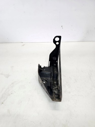 WIESZAK INTERCOOLERA PRAWY AUDI A4 B6 B7 8E0145814F