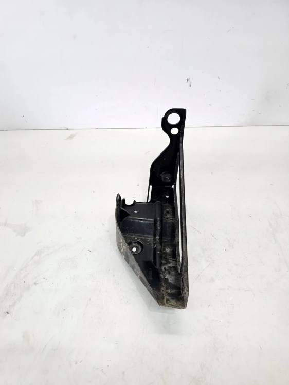 WIESZAK INTERCOOLERA PRAWY AUDI A4 B6 B7 8E0145814F