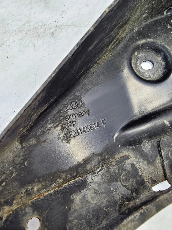 WIESZAK INTERCOOLERA PRAWY AUDI A4 B6 B7 8E0145814F