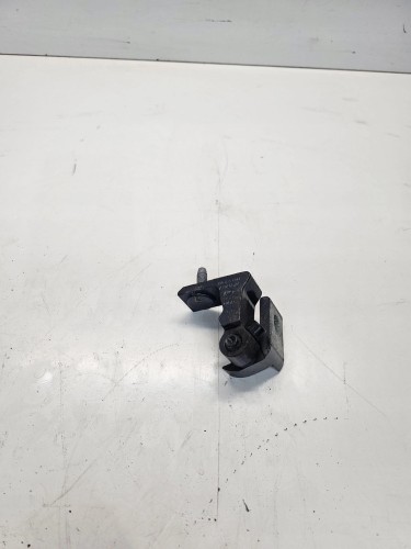 ZAWIAS DRZWI PRAWY AUDI A1 8X Q3 8U A3 8V 8V0833404A