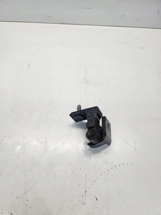 ZAWIAS DRZWI PRAWY AUDI A1 8X Q3 8U A3 8V 8V0833404A