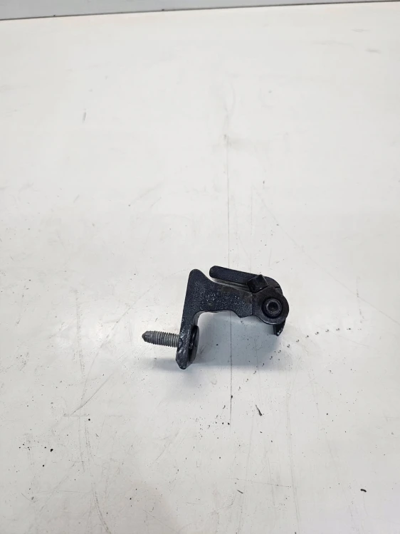 ZAWIAS DRZWI PRAWY AUDI A1 8X Q3 8U A3 8V 8V0833404A