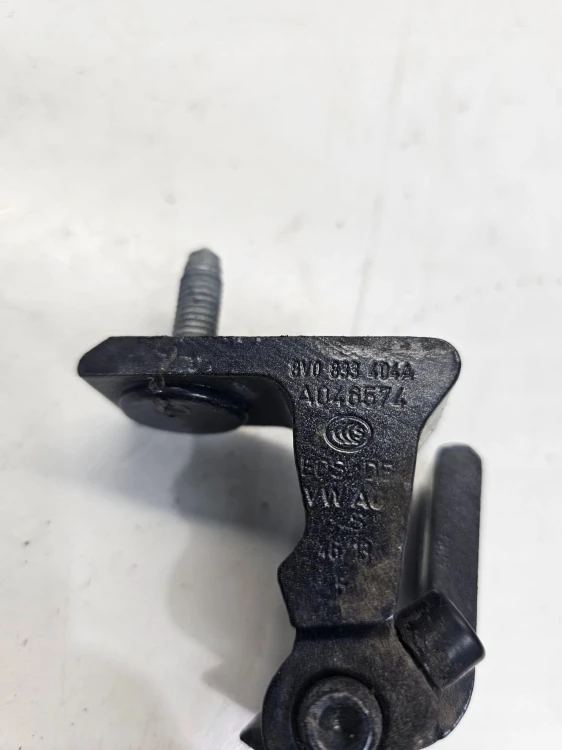 ZAWIAS DRZWI PRAWY AUDI A1 8X Q3 8U A3 8V 8V0833404A