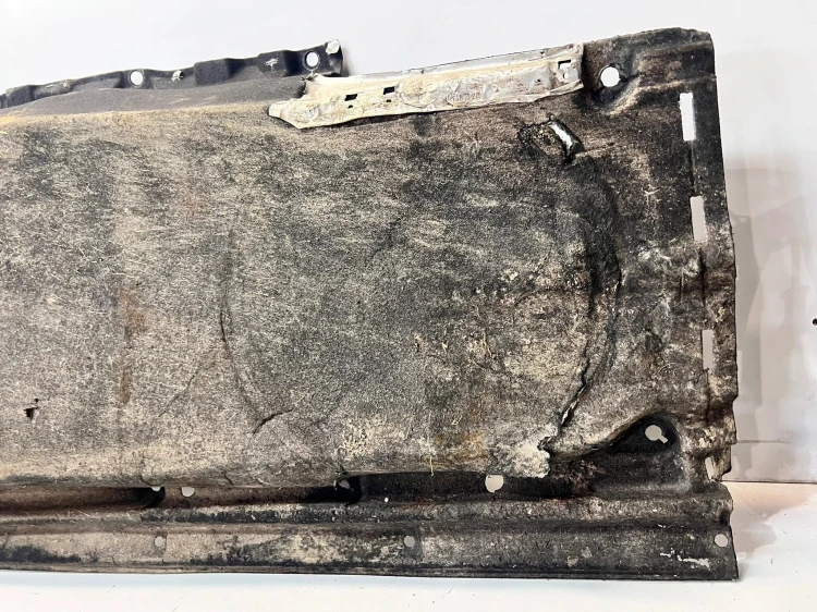 OSŁONA PODWOZIA LEWA DUŻA AUDI Q5 FY 80A825207B 1/25