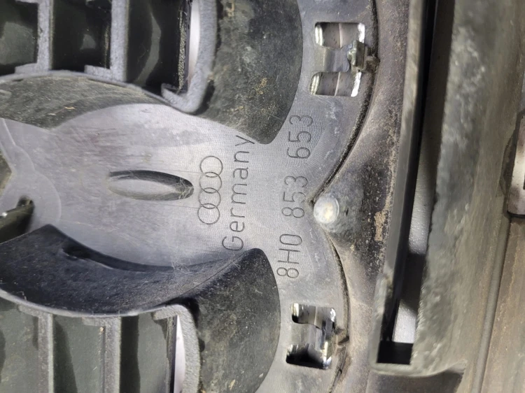 GRILL ATRAPA CHŁODNICY AUDI A4 B6 CABRIO 8H0853653