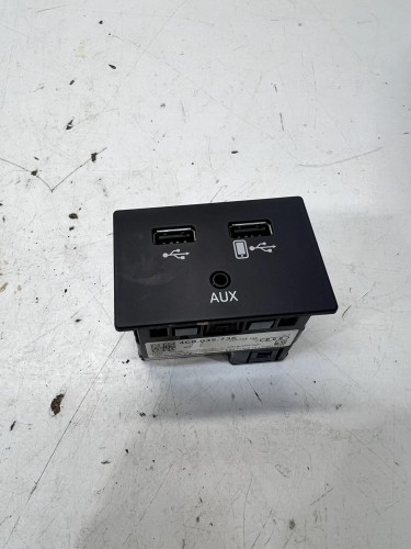 GNIAZDO PORT USB AUX AUDI A6 C7 4G0035736