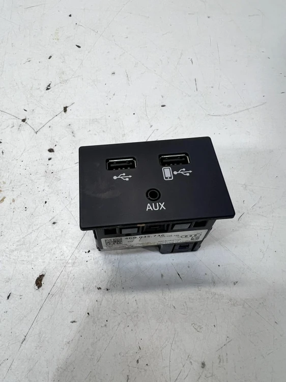 GNIAZDO PORT USB AUX AUDI A6 C7 4G0035736