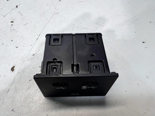 GNIAZDO PORT USB AUX AUDI A6 C7 4G0035736