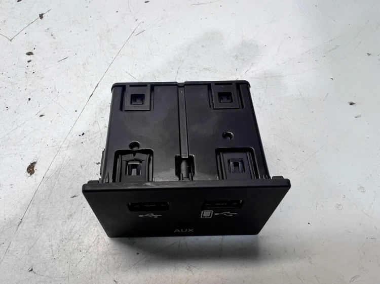 GNIAZDO PORT USB AUX AUDI A6 C7 4G0035736