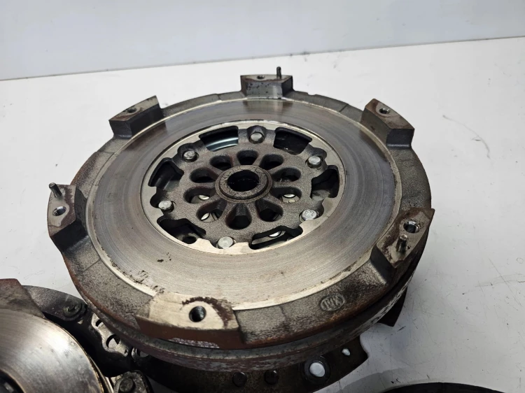 SPRZĘGŁO KOŁO DWUMAS DWUMASOWE AUDI A4 B8 A5 3.0 TDI 0B4105266H