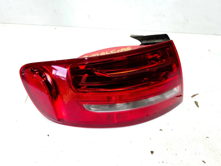 LAMPA LEWY TYŁ W BŁOTNIK NA ŻARÓWKI AUDI A4 B8 AVANT 8K9945095
