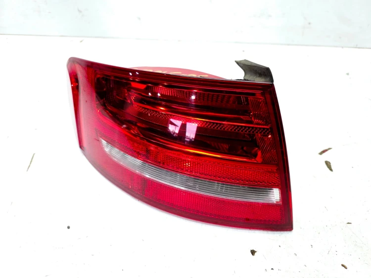 LAMPA LEWY TYŁ W BŁOTNIK NA ŻARÓWKI AUDI A4 B8 AVANT 8K9945095