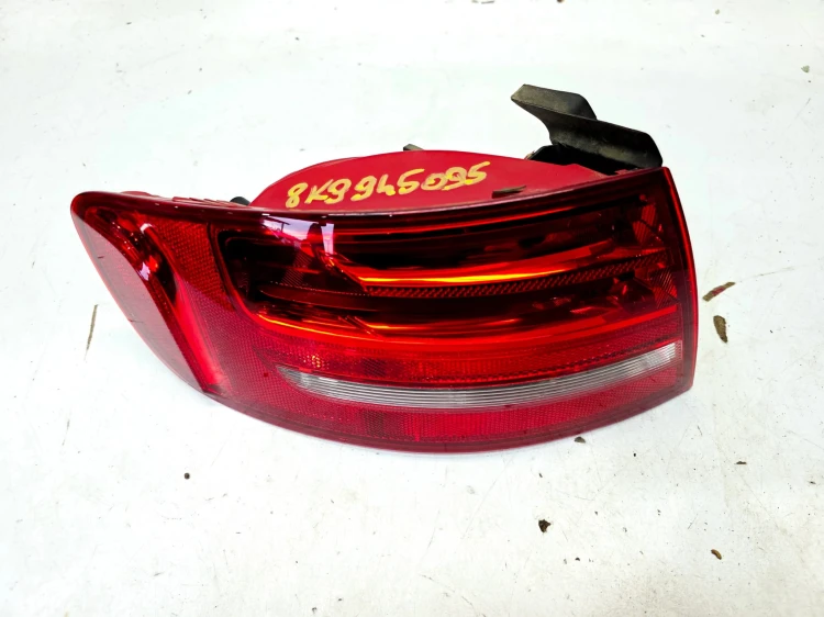 LAMPA LEWY TYŁ W BŁOTNIK NA ŻARÓWKI AUDI A4 B8 AVANT 8K9945095
