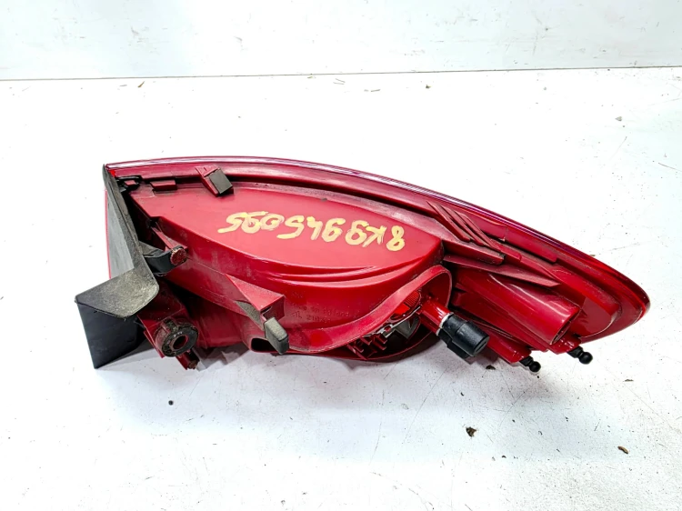 LAMPA LEWY TYŁ W BŁOTNIK NA ŻARÓWKI AUDI A4 B8 AVANT 8K9945095