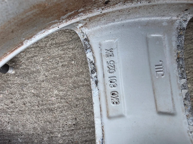 FELGA FELGI KOMPLET VW SKODA AUDI A4 A5 A6 7.5J R17 ET45 8K0601025BK 9/26