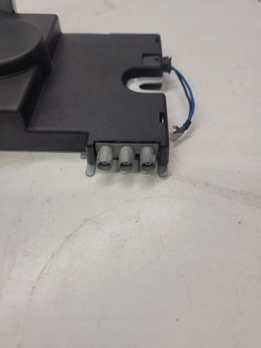 WZMACNIACZ ANTENY AUDI A3 8P LIFT 3-DRZW 8P3035225