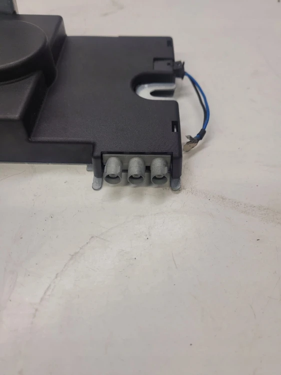 WZMACNIACZ ANTENY AUDI A3 8P LIFT 3-DRZW 8P3035225