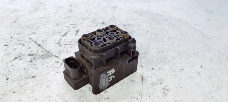 ROZDZIELACZ PNEUMATYKI AUDI A6 C6 4F0616013