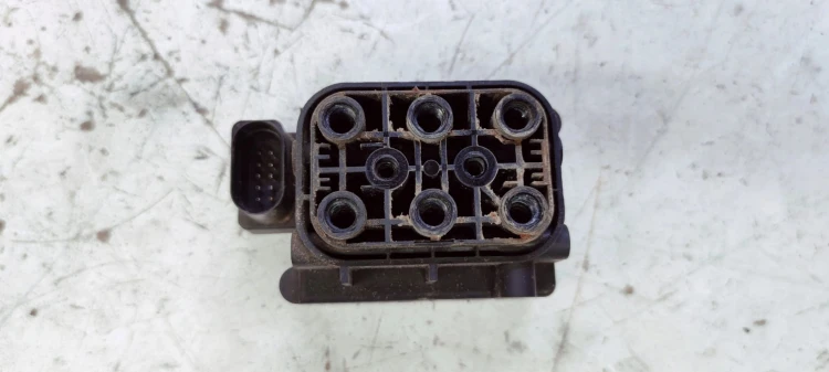ROZDZIELACZ PNEUMATYKI AUDI A6 C6 4F0616013