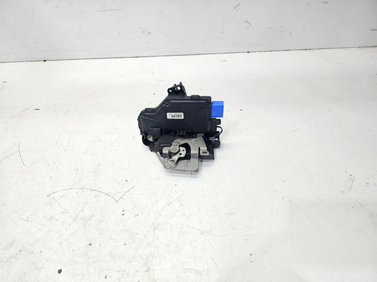 ZAMEK DRZWI PRAWY PRZÓD AUDI A8 D3 4E2837016 9-PIN ANGIELSKI