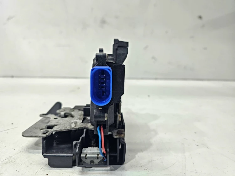 ZAMEK DRZWI PRAWY PRZÓD AUDI A8 D3 4E2837016 9-PIN ANGIELSKI
