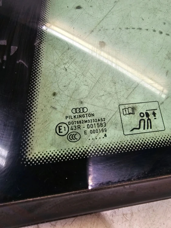 SZYBA KAROSERYJNA LEWY TYŁ POD LISTWĘ CHROM AUDI A3 8V3 3 DRZWI 2014R