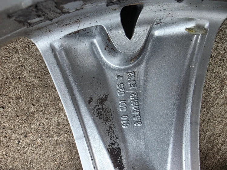 FELGA ALUMINIOWA AUDI VW SEAT SKODA 8.5J R19 ET32 8T0601025F S20/26