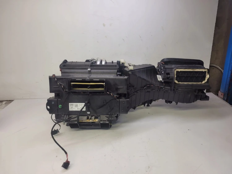 NAGRZEWNICA KOMPLETNA AUDI A4 B8 Q5 8K1820005AR