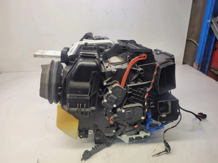 NAGRZEWNICA KOMPLETNA AUDI A4 B8 Q5 8K1820005AR